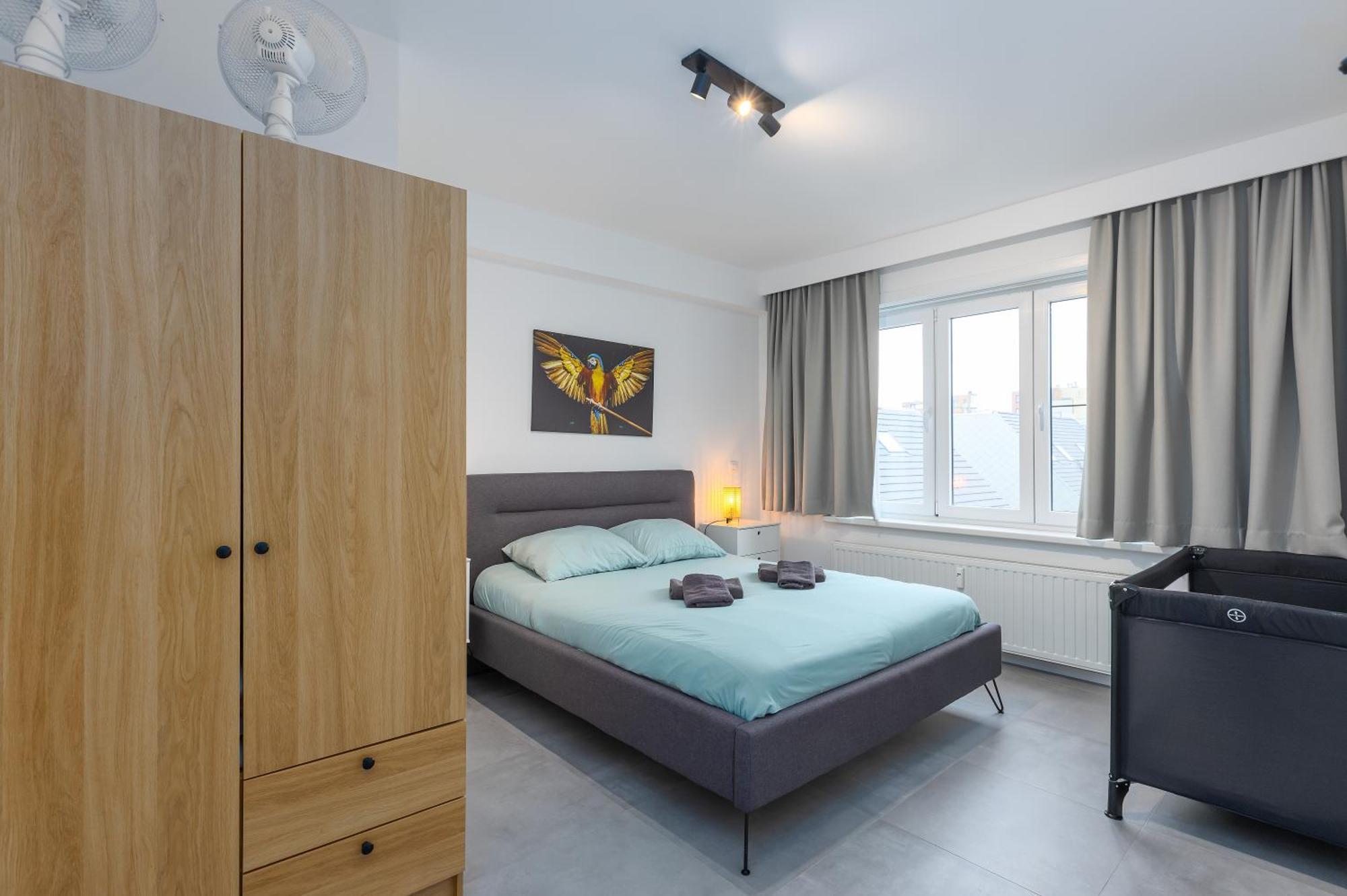 Center Luxury Floor With Free Parking Apartment *